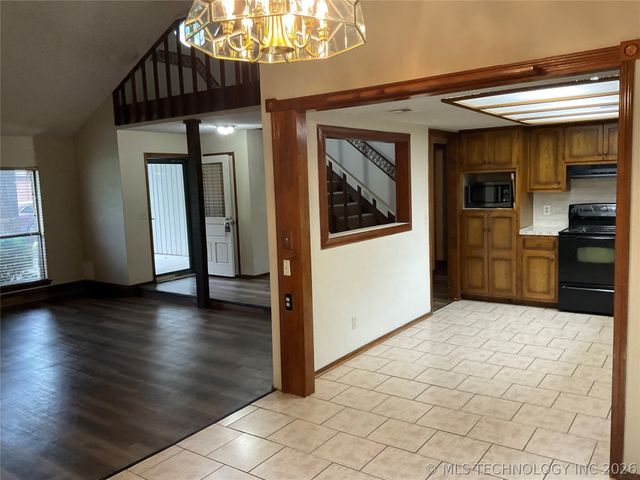 2214 S Hemlock Avenue, Broken Arrow, OK 74012