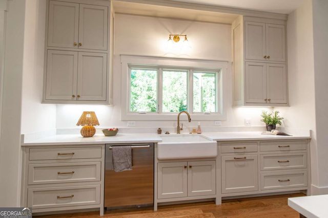 7915 E Cherokee Drive, Canton, GA 30115