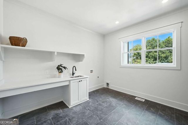 7915 E Cherokee Drive, Canton, GA 30115