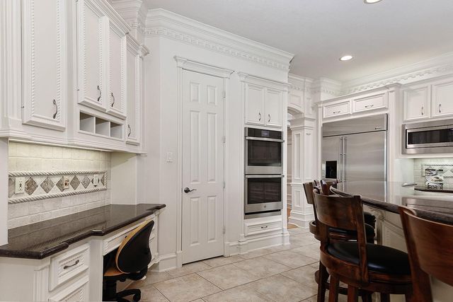 10 Snow Pond Place, The Woodlands, TX 77382