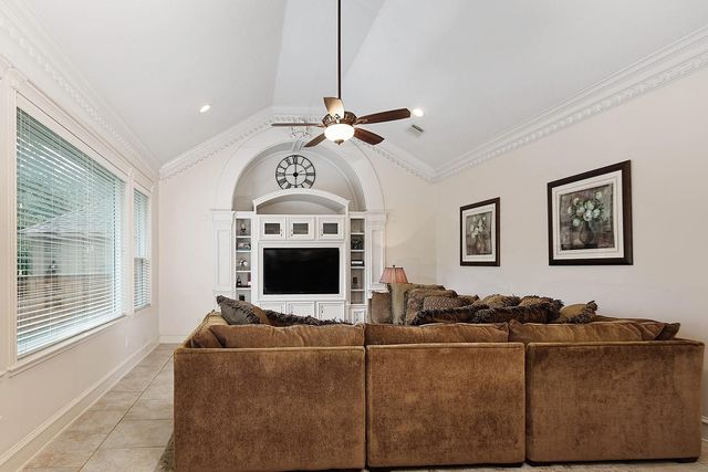 10 Snow Pond Place, The Woodlands, TX 77382