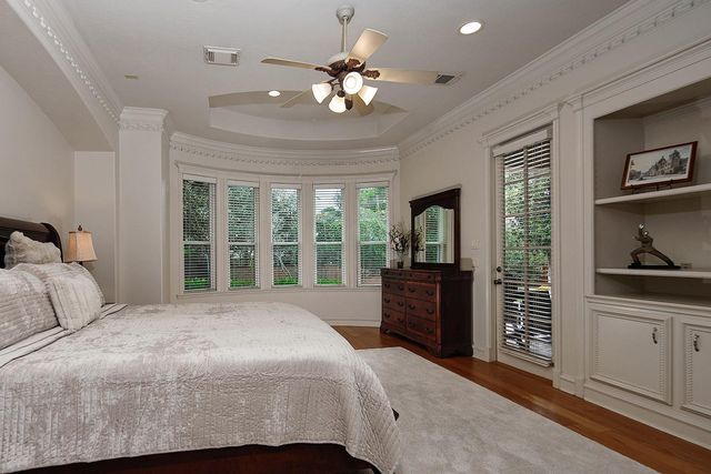 10 Snow Pond Place, The Woodlands, TX 77382