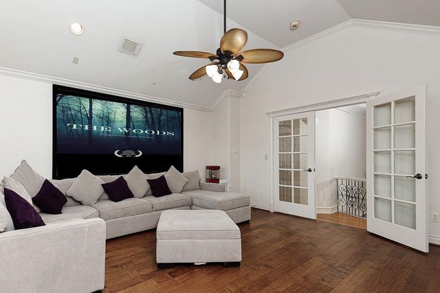 10 Snow Pond Place, The Woodlands, TX 77382