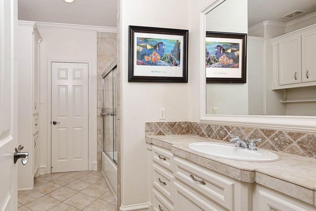 10 Snow Pond Place, The Woodlands, TX 77382