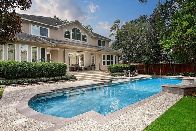 10 Snow Pond Place, The Woodlands, TX 77382