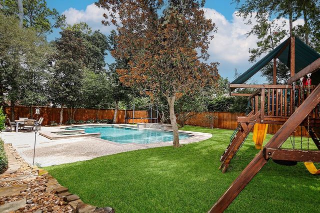 10 Snow Pond Place, The Woodlands, TX 77382