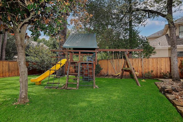 10 Snow Pond Place, The Woodlands, TX 77382