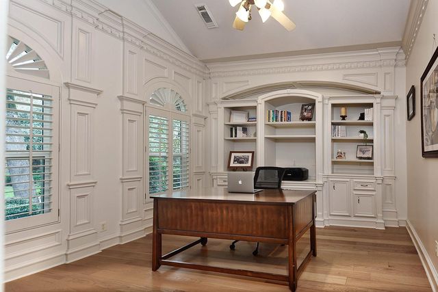 10 Snow Pond Place, The Woodlands, TX 77382