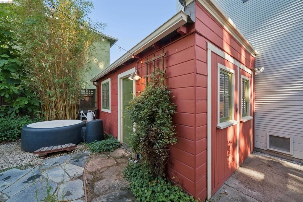 Image 37 of property listing at 2903 Wheeler St, Berkeley, CA 94705
