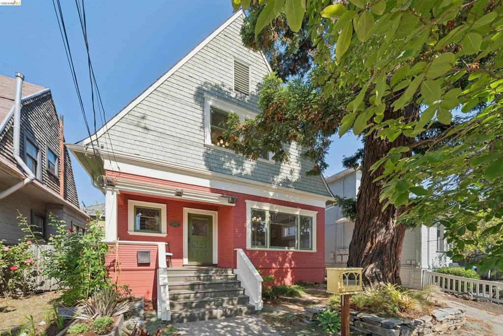 Image 4 of property listing at 2903 Wheeler St, Berkeley, CA 94705