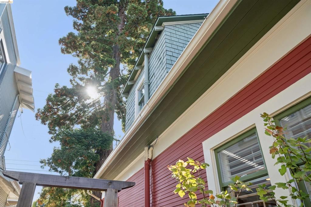 Image 41 of property listing at 2903 Wheeler St, Berkeley, CA 94705