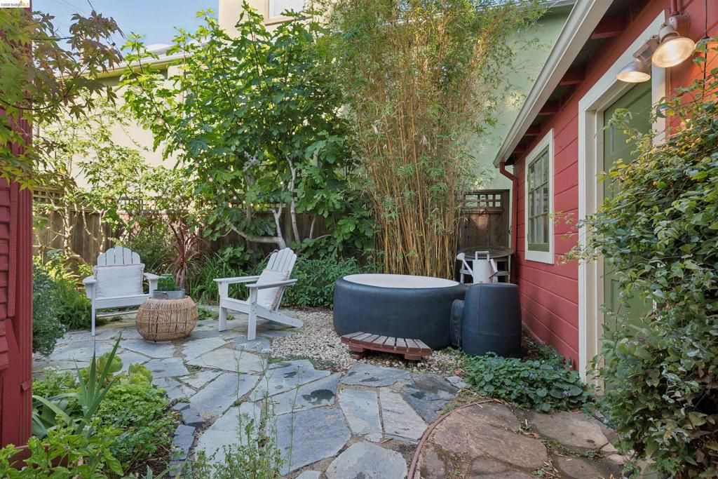 Image 43 of property listing at 2903 Wheeler St, Berkeley, CA 94705