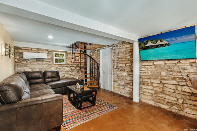 520 Lake Forest, Canyon Lake, TX 78133