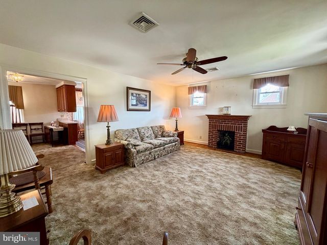 9234 GLENLOCH ST, Philadelphia, PA 19114