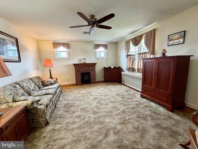 9234 GLENLOCH ST, Philadelphia, PA 19114