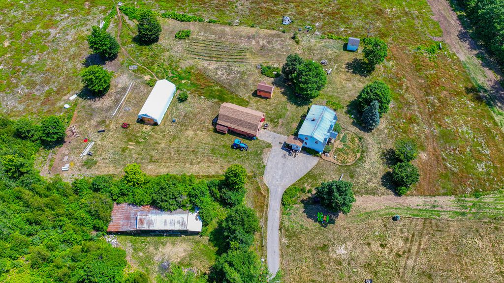 69 Skeetfield Road, Oxford, ME 04270 — exterior