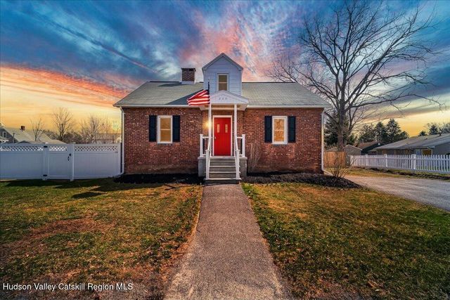 229 Bayard Street, Port Ewen, NY 12487