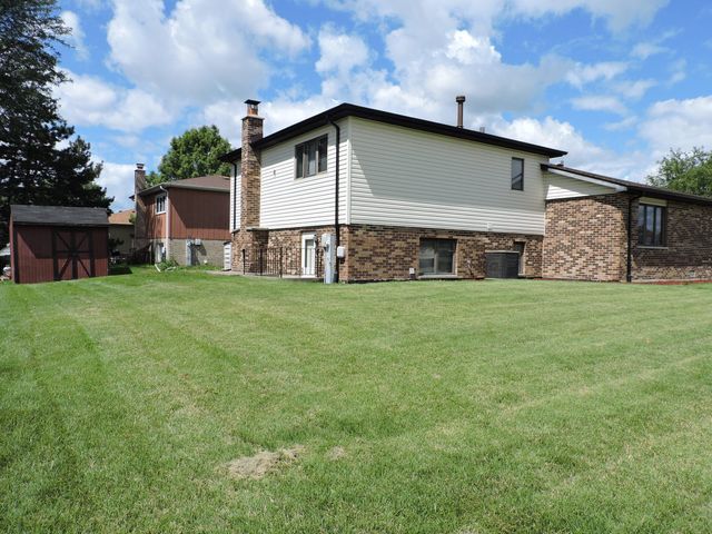 6931 Coachwood Trail, Tinley Park, IL 60477