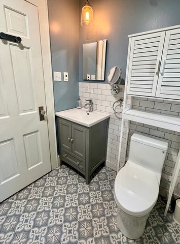 40 Lake Shore Rd SF, Boston, MA 02135