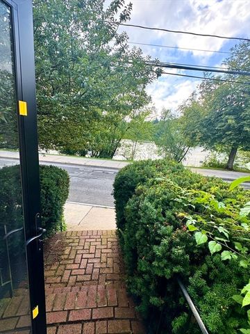 40 Lake Shore Rd SF, Boston, MA 02135