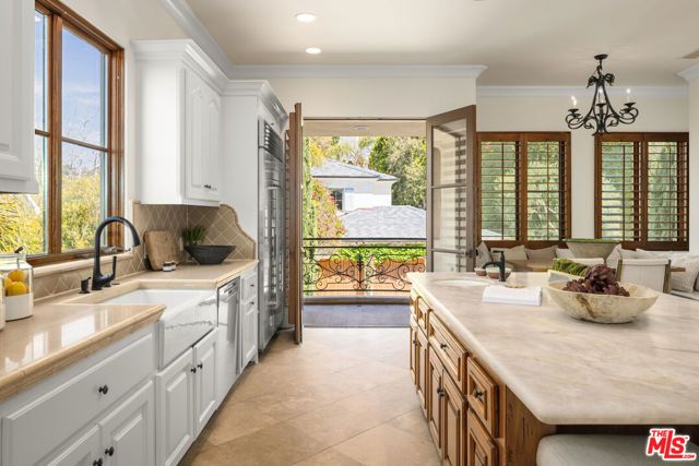 587 Entrada Drive, Santa Monica, CA 90402