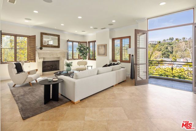 587 Entrada Drive, Santa Monica, CA 90402