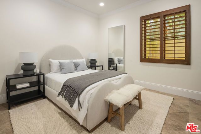 587 Entrada Drive, Santa Monica, CA 90402