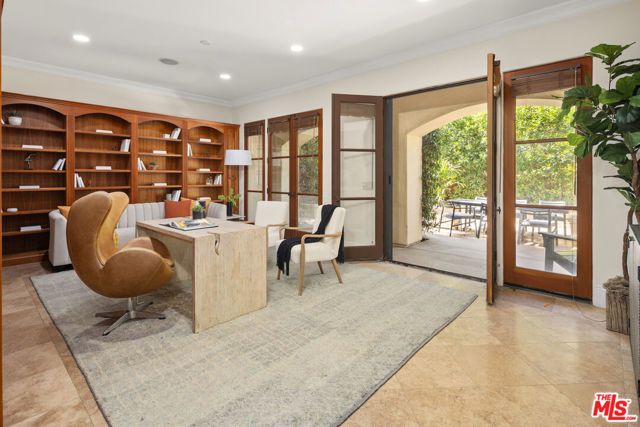 587 Entrada Drive, Santa Monica, CA 90402