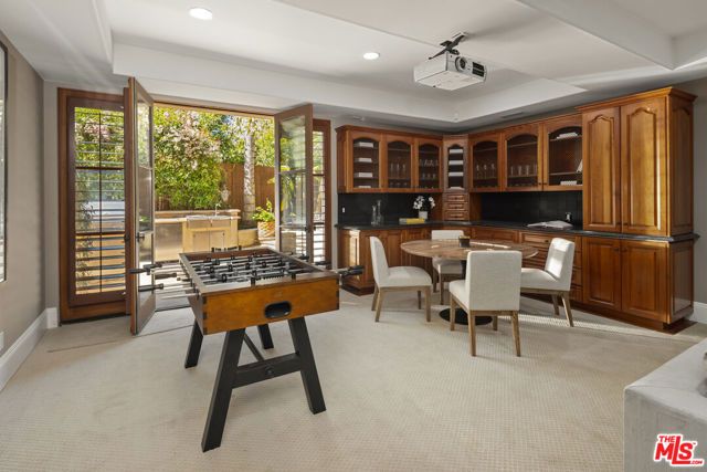 587 Entrada Drive, Santa Monica, CA 90402