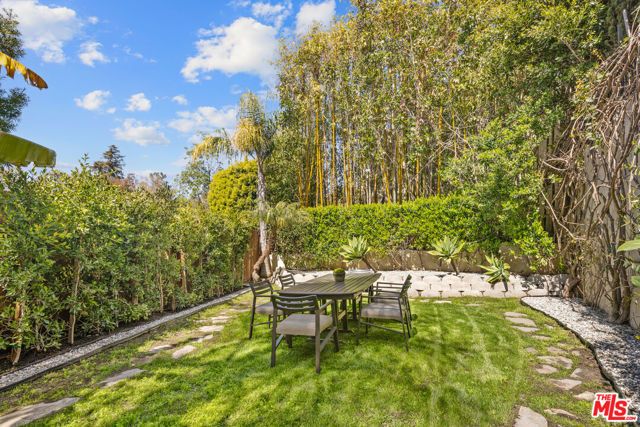 587 Entrada Drive, Santa Monica, CA 90402