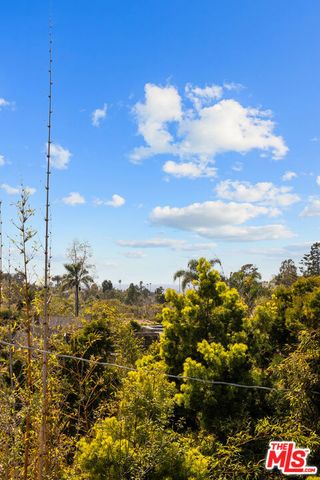 587 Entrada Drive, Santa Monica, CA 90402