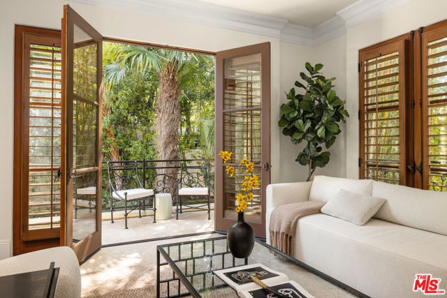 587 Entrada Drive, Santa Monica, CA 90402