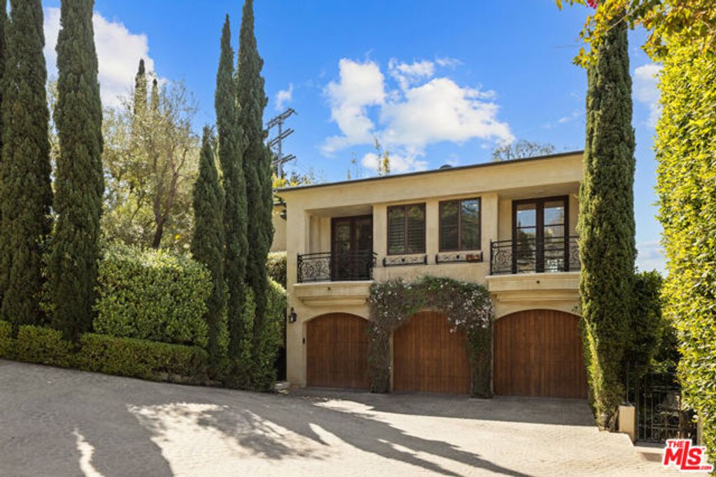 587 Entrada Drive, Santa Monica, CA 90402