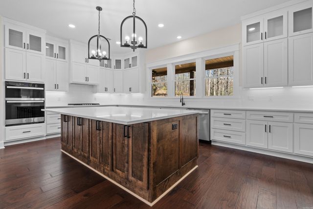 7000 Rolling Manor Drive, Benton, AR 72019