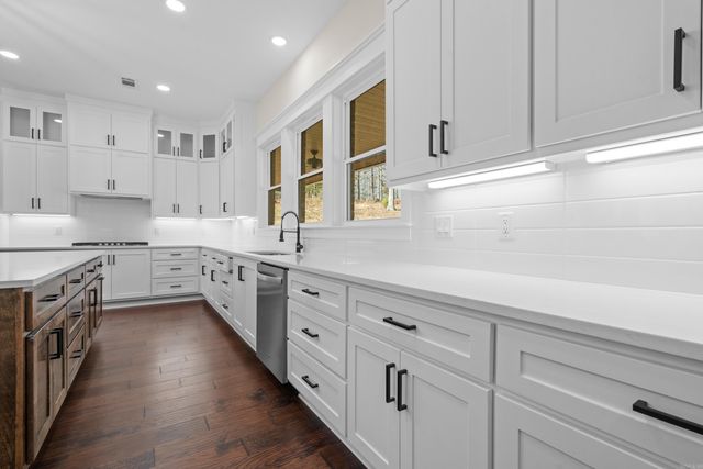 7000 Rolling Manor Drive, Benton, AR 72019