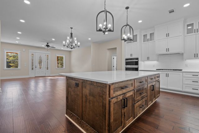 7000 Rolling Manor Drive, Benton, AR 72019