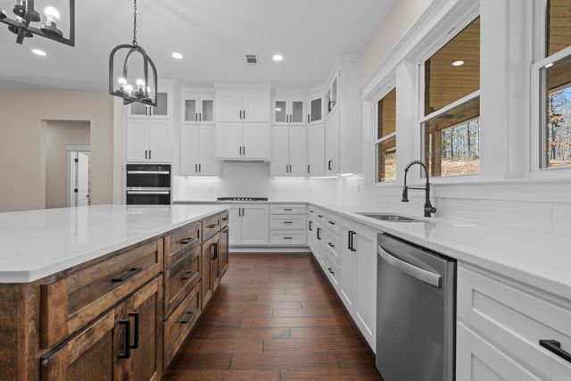 7000 Rolling Manor Drive, Benton, AR 72019