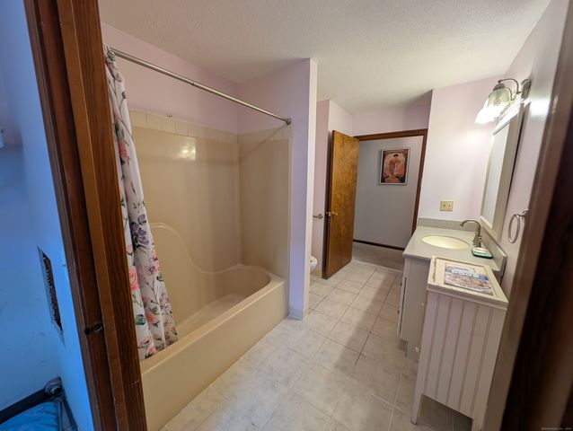 2 Cherokee Run, Bristol, CT 06001