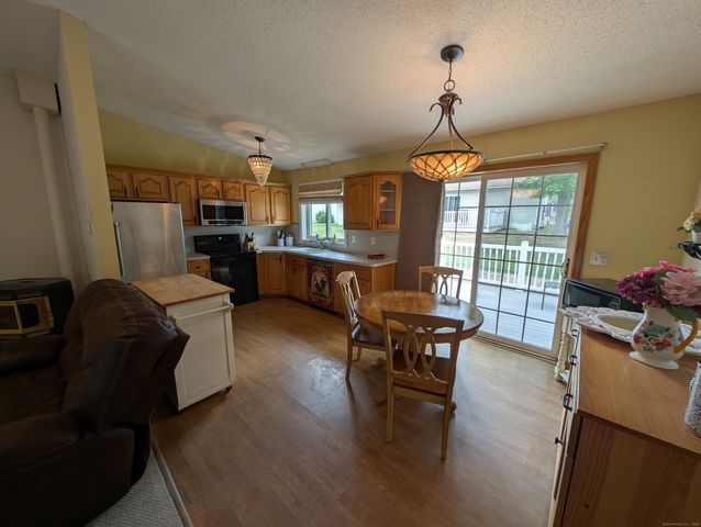 2 Cherokee Run, Bristol, CT 06001