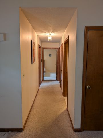 2 Cherokee Run, Bristol, CT 06001