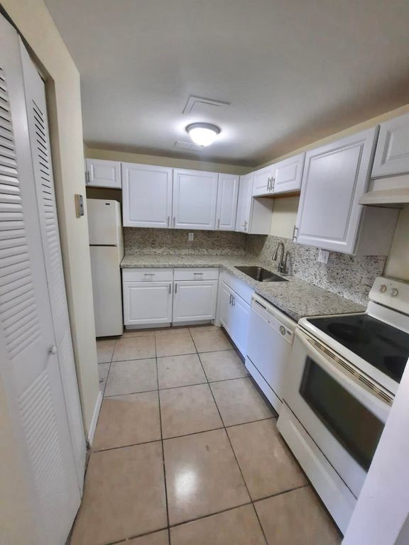 409 Executive Center Drive 208, West Palm Beach, FL 33401