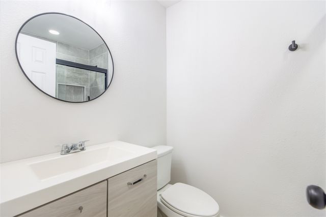 1021 Pleasant Valley Road, Garland, TX 75040