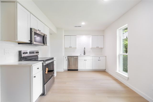 1021 Pleasant Valley Road, Garland, TX 75040