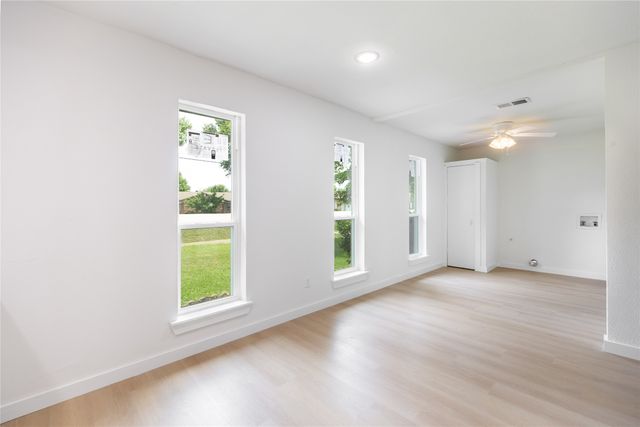 1021 Pleasant Valley Road, Garland, TX 75040
