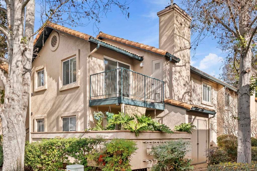 Image 3 of property listing at 11325 Avenida De Los Lobos Unit D, San Diego, CA 92127