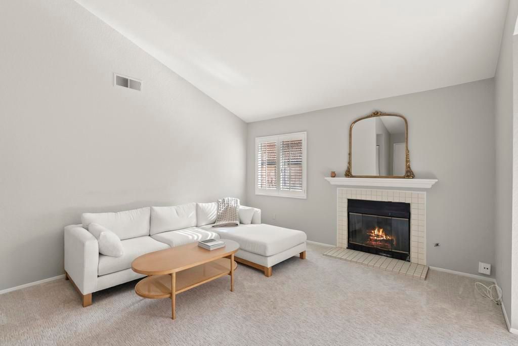 Image 9 of property listing at 11325 Avenida De Los Lobos Unit D, San Diego, CA 92127