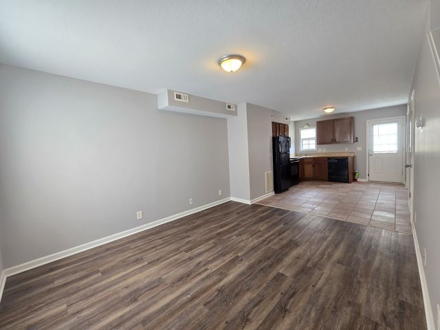 805 Oak Arbor Ct Apt C, Clarksville, TN 37040