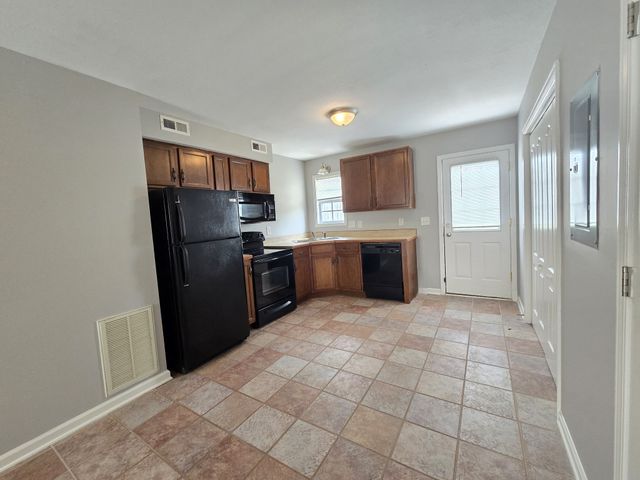 805 Oak Arbor Ct Apt C, Clarksville, TN 37040