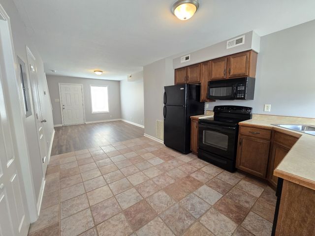 805 Oak Arbor Ct Apt C, Clarksville, TN 37040