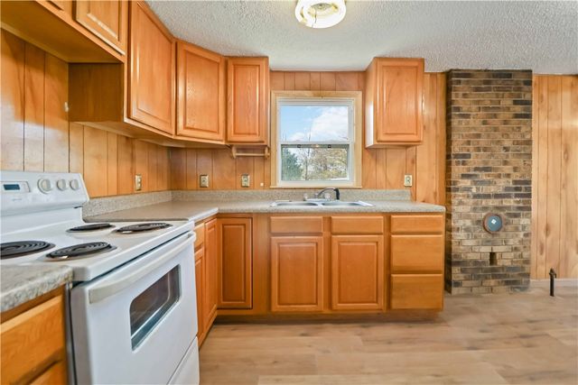 16891 Holcombe School Road, West Fork, AR 72774